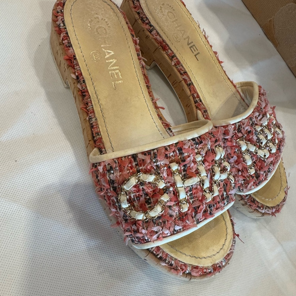 CHANEL Women's Red and Pink Tweed Sandals - Picture 4 of 5